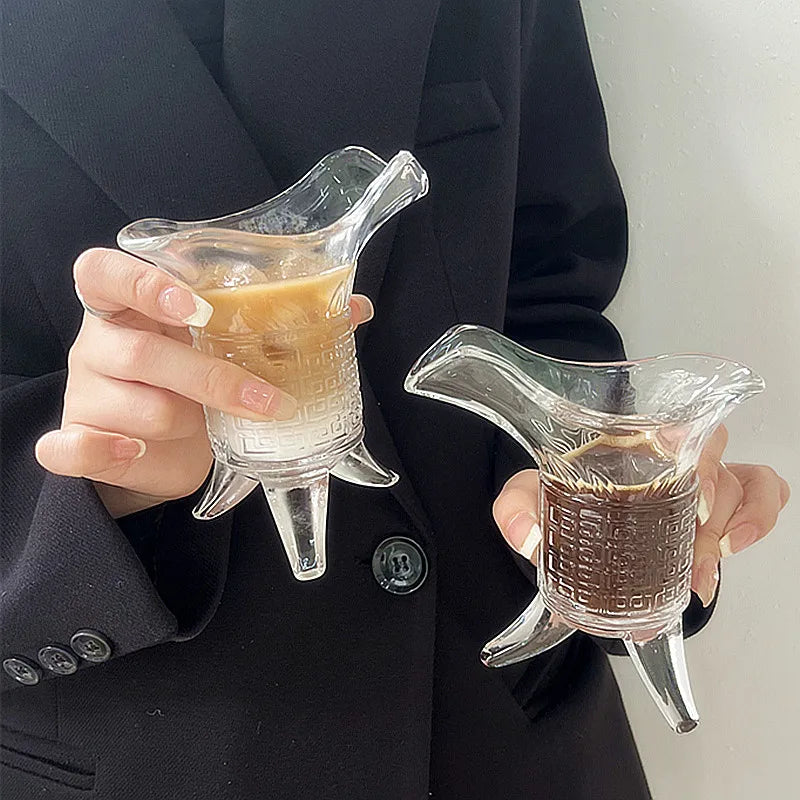 Lot de 2 tasses à café créatives à trois pieds de 100 ml, verres à vin transparents pour le thé au lait, le cognac, le cocktail, la bière et le whisky